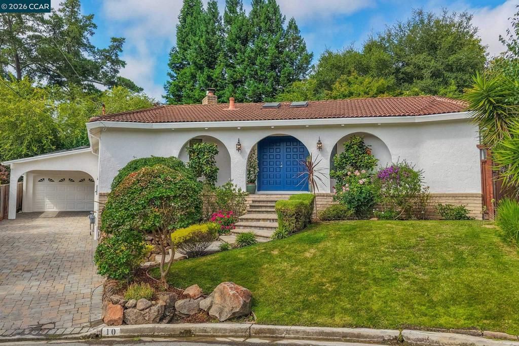 10 Darnby Ct, Orinda, CA 94563