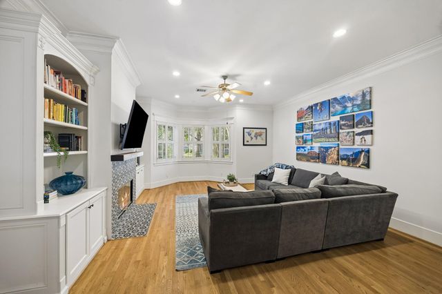 235 W 22nd Street, Houston, TX 77008