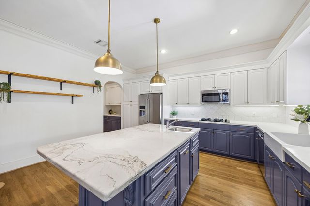 235 W 22nd Street, Houston, TX 77008
