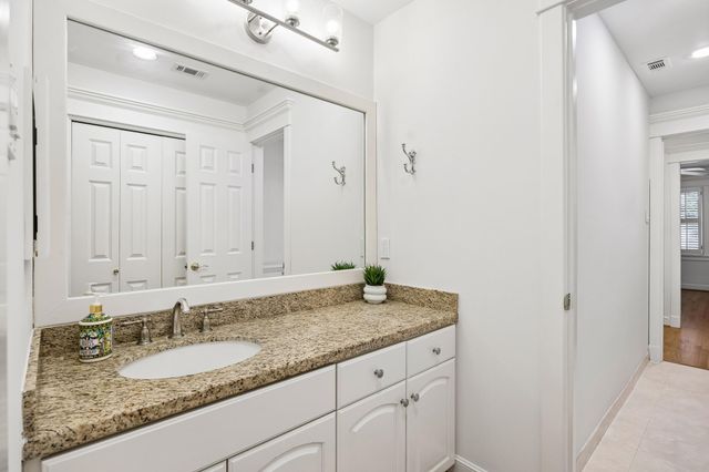 235 W 22nd Street, Houston, TX 77008