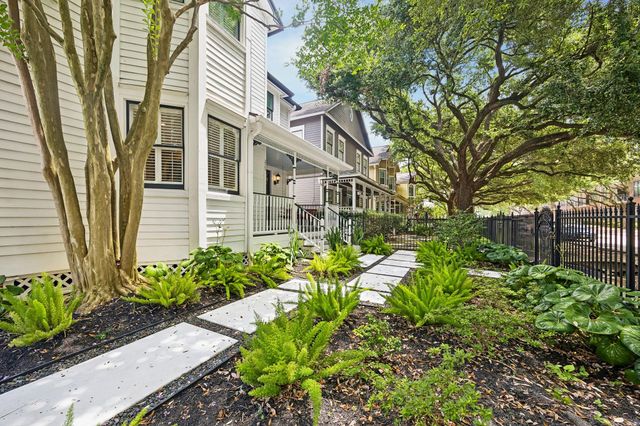 235 W 22nd Street, Houston, TX 77008
