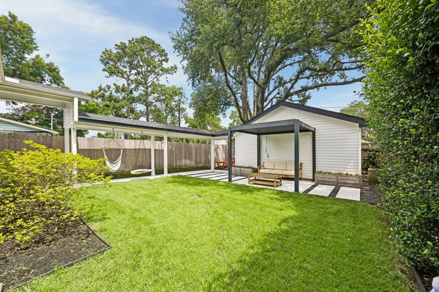235 W 22nd Street, Houston, TX 77008