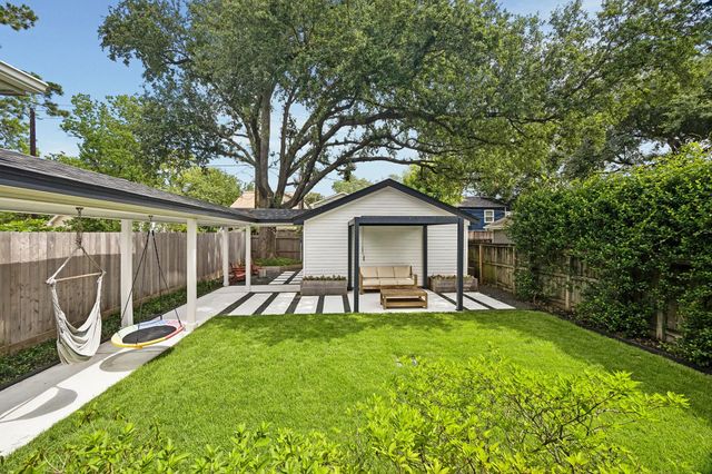 235 W 22nd Street, Houston, TX 77008