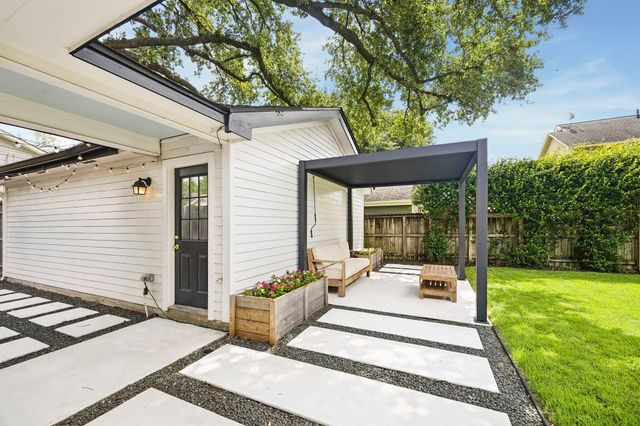 235 W 22nd Street, Houston, TX 77008