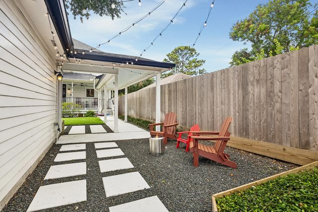 235 W 22nd Street, Houston, TX 77008