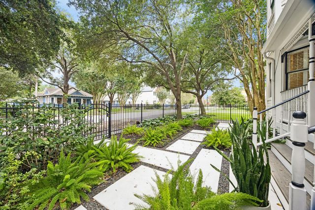 235 W 22nd Street, Houston, TX 77008