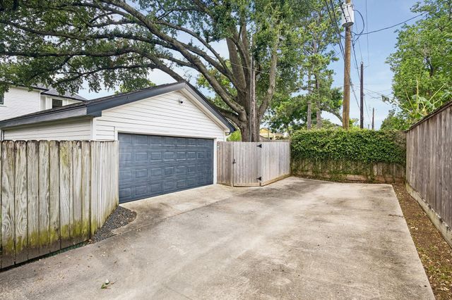 235 W 22nd Street, Houston, TX 77008
