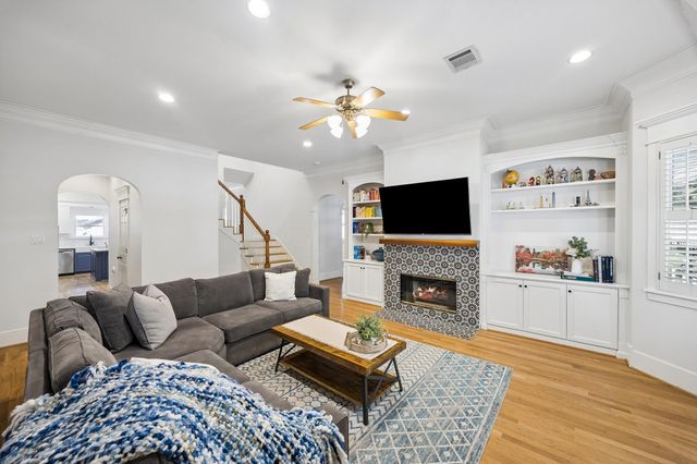 235 W 22nd Street, Houston, TX 77008