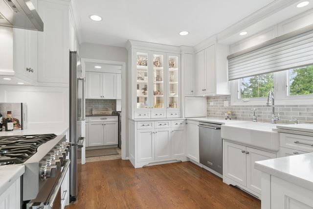 1412 Village Court, Buffalo Grove, IL 60089