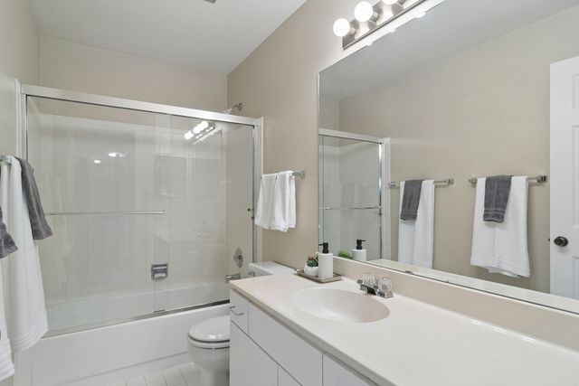 1412 Village Court, Buffalo Grove, IL 60089