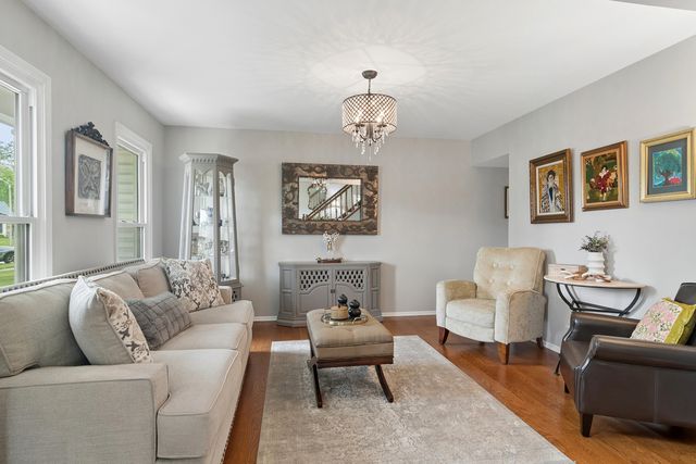 1412 Village Court, Buffalo Grove, IL 60089
