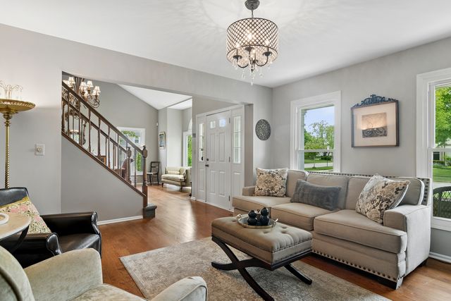 1412 Village Court, Buffalo Grove, IL 60089