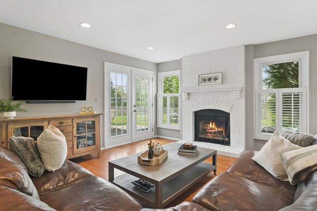 1412 Village Court, Buffalo Grove, IL 60089