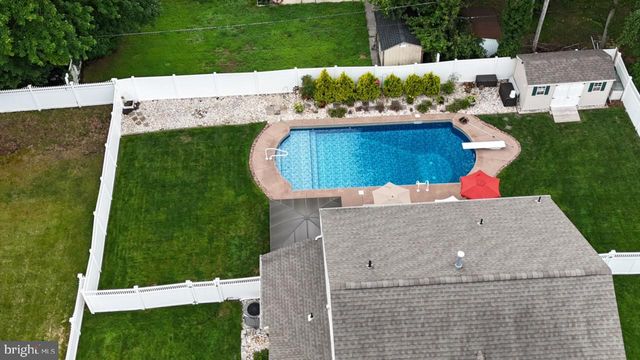 20 UNDERWOOD CT, Burlington, NJ 08016