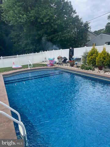 20 UNDERWOOD CT, Burlington, NJ 08016