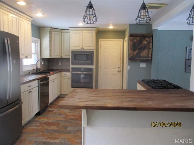 12 Charles Drive, Caseyville, IL 62232