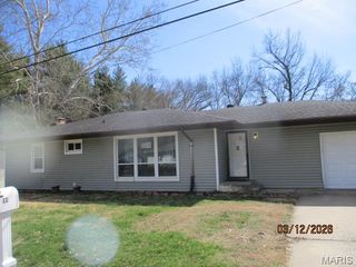 12 Charles Drive, Caseyville, IL 62232