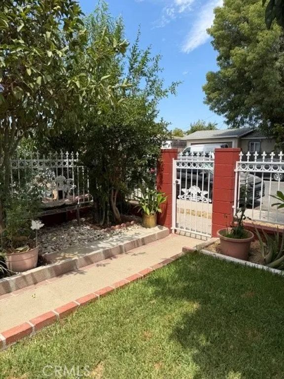 14800 Lanark, Panorama City, CA 91402