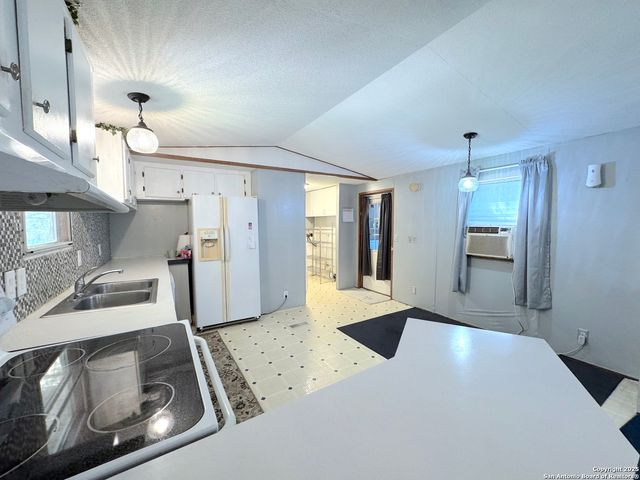 337 Dreamland, Canyon Lake, TX 78133