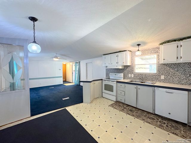 337 Dreamland, Canyon Lake, TX 78133