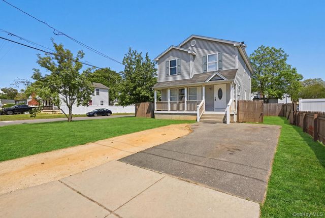 390 Atlantic Street, Copiague, NY 11726