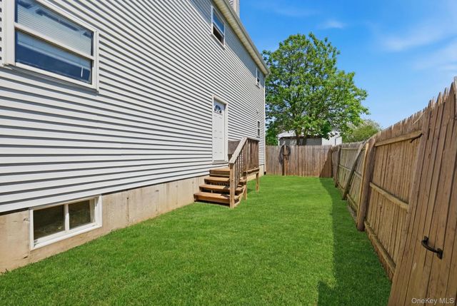 390 Atlantic Street, Copiague, NY 11726