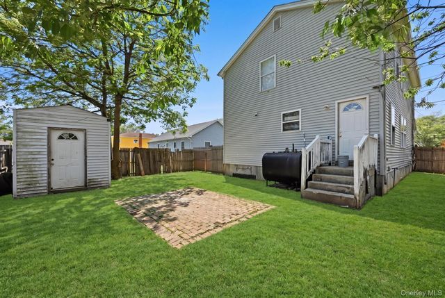 390 Atlantic Street, Copiague, NY 11726