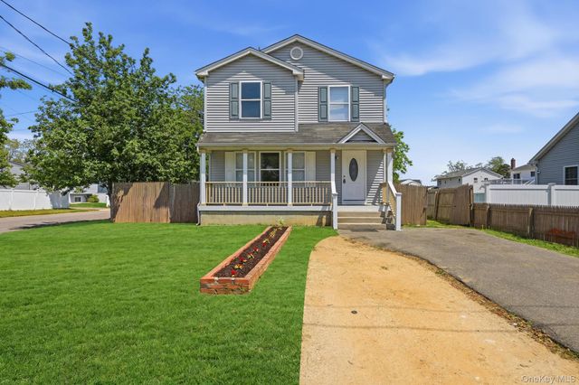 390 Atlantic Street, Copiague, NY 11726