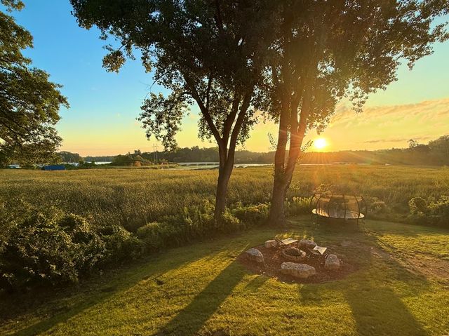 19860 Cottagewood Road, Deephaven, MN 55331