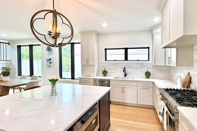 811 Heath St 811, Brookline, MA 02467