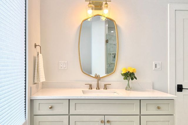 811 Heath St 811, Brookline, MA 02467