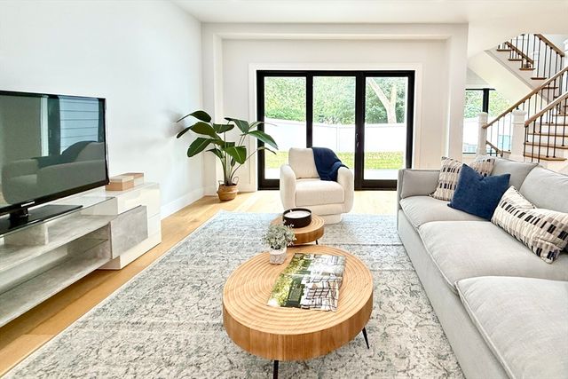 811 Heath St 811, Brookline, MA 02467