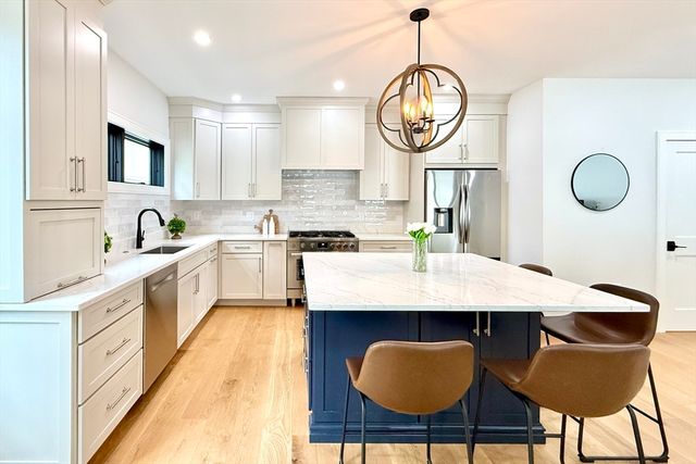 811 Heath St 811, Brookline, MA 02467