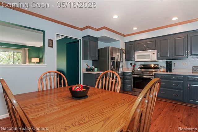 2446 Milverton Drive, Troy, MI 48083