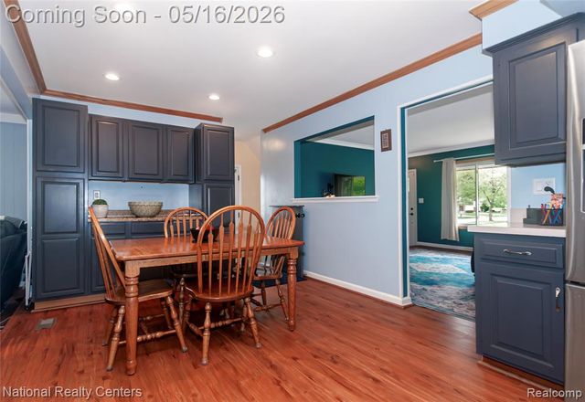 2446 Milverton Drive, Troy, MI 48083