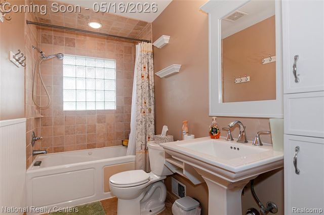 2446 Milverton Drive, Troy, MI 48083