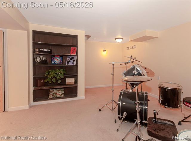 2446 Milverton Drive, Troy, MI 48083