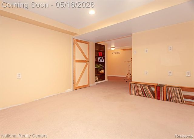 2446 Milverton Drive, Troy, MI 48083