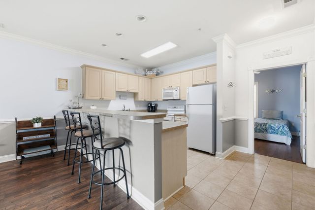4861 Luster Leaf Cir Apt 304, Myrtle Beach, SC 29577