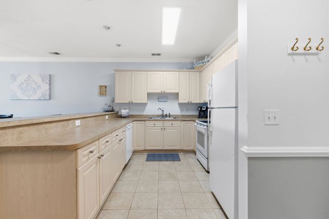 4861 Luster Leaf Cir Apt 304, Myrtle Beach, SC 29577