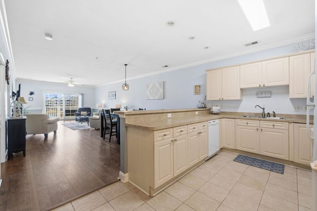 4861 Luster Leaf Cir Apt 304, Myrtle Beach, SC 29577