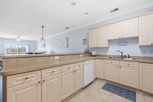 4861 Luster Leaf Cir Apt 304, Myrtle Beach, SC 29577