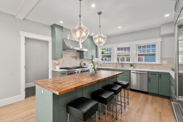 4 Grove St, Medford, MA 02155