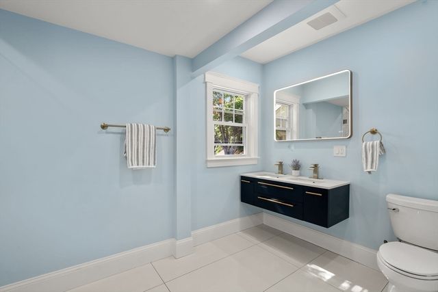 4 Grove St, Medford, MA 02155