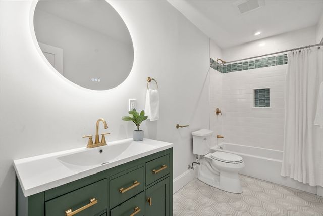 4 Grove St, Medford, MA 02155