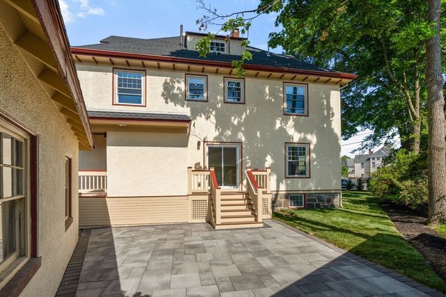 4 Grove St, Medford, MA 02155