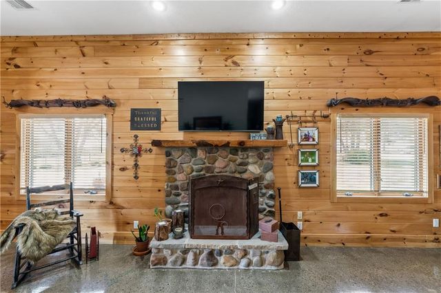 25345 Harmony Road, Paola, KS 66071