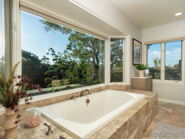 4760 Miracle Dr, San Diego, CA 92115