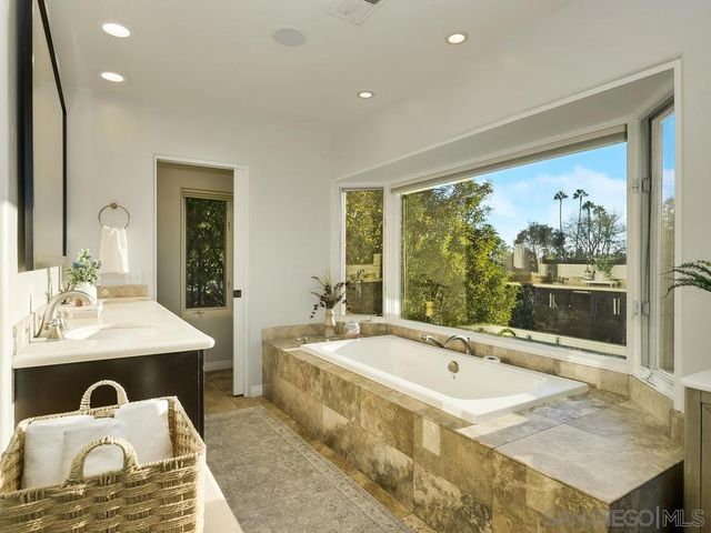4760 Miracle Dr, San Diego, CA 92115