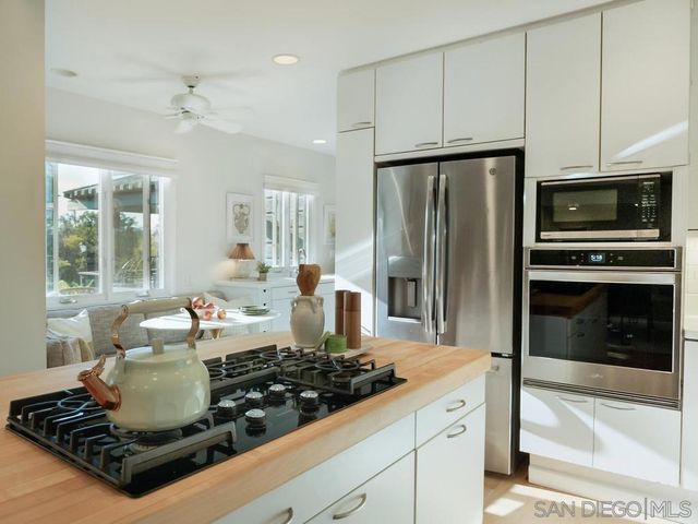 4760 Miracle Dr, San Diego, CA 92115